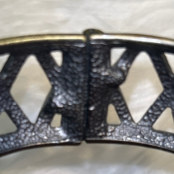 Heidi Daus PeekaBoo Watch. Encrusted SwarovskiCrystals. Vibrant Gem Stone Colors - Picture 12 of 13